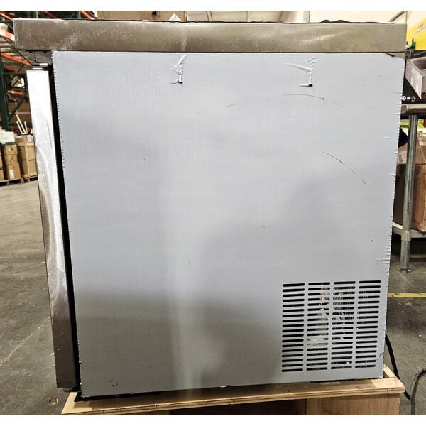 Scratch and Dent Avantco AU-27R 27" Undercounter Refrigerator