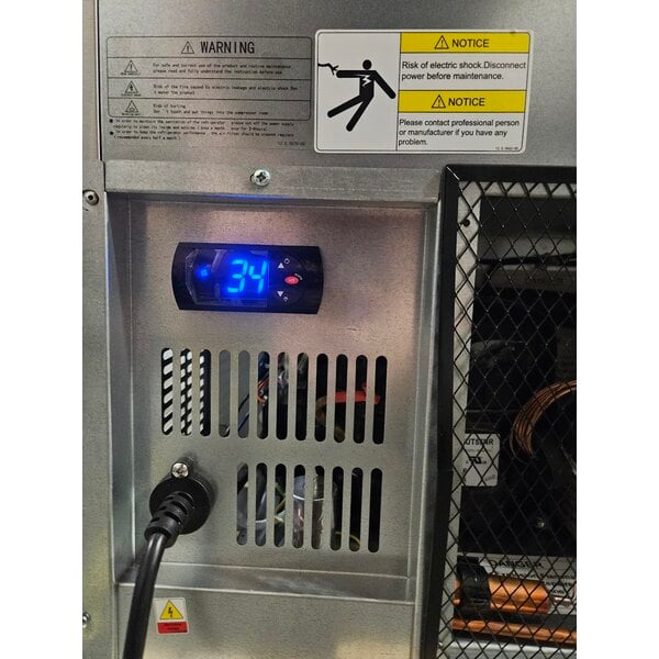 Scratch and Dent Avantco AU-27R 27" Undercounter Refrigerator