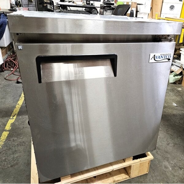 Scratch and Dent Avantco AU-27R 27" Undercounter Refrigerator