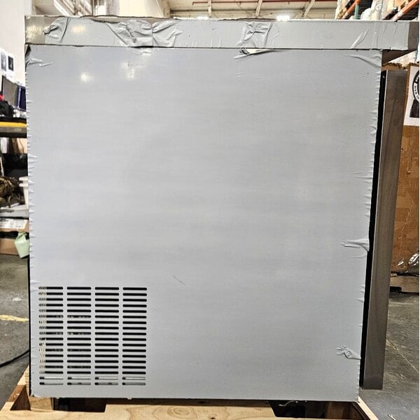 Scratch and Dent Avantco AU-27R 27" Undercounter Refrigerator