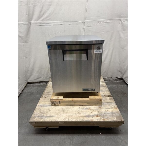 Scratch and Dent True TUC-27-LP-HC 27 5/8" Low Profile Undercounter Refrigerator