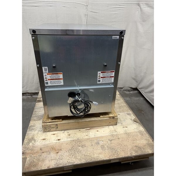 Scratch and Dent True TUC-27-LP-HC 27 5/8" Low Profile Undercounter Refrigerator
