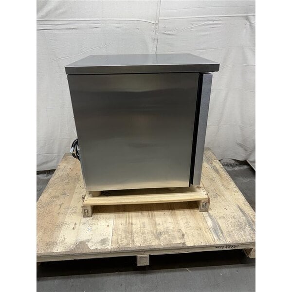 Scratch and Dent True TUC-27-LP-HC 27 5/8" Low Profile Undercounter Refrigerator