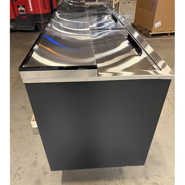 Scratch and Dent Avantco HBB-95-HC 95" Black Horizontal Bottle Cooler