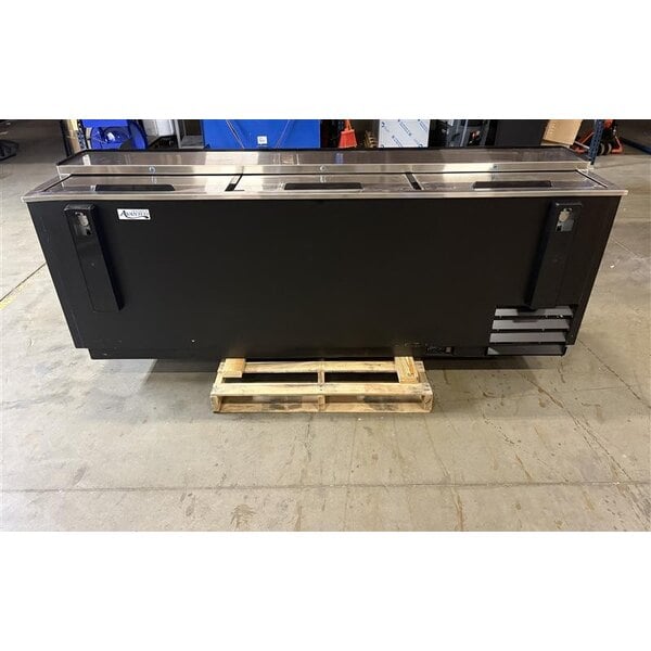 Scratch and Dent Avantco HBB-95-HC 95" Black Horizontal Bottle Cooler