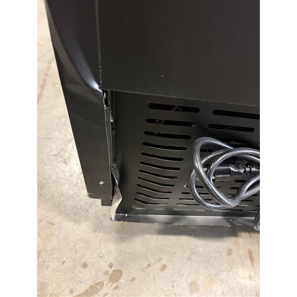 Scratch and Dent Avantco HBB-95-HC 95" Black Horizontal Bottle Cooler