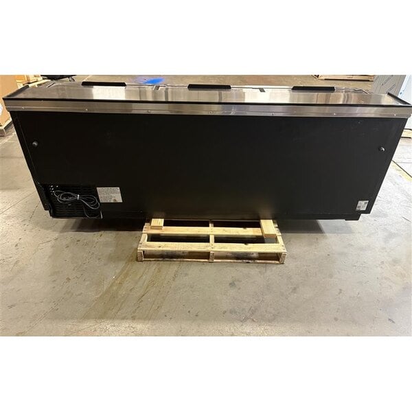 Scratch and Dent Avantco HBB-95-HC 95" Black Horizontal Bottle Cooler