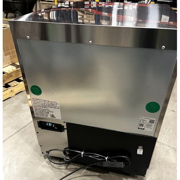 Scratch and Dent Avantco ZUC-27R-HC 27" Front Breathing Undercounter Refrigerator