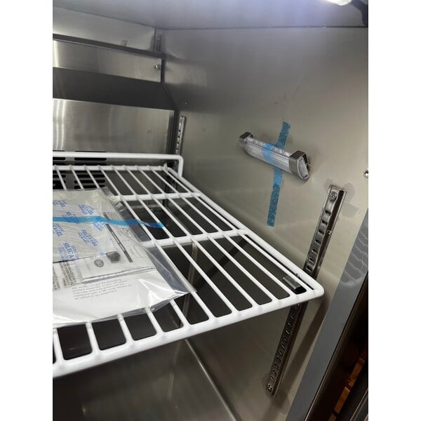 Scratch and Dent Avantco ZUC-27R-HC 27" Front Breathing Undercounter Refrigerator