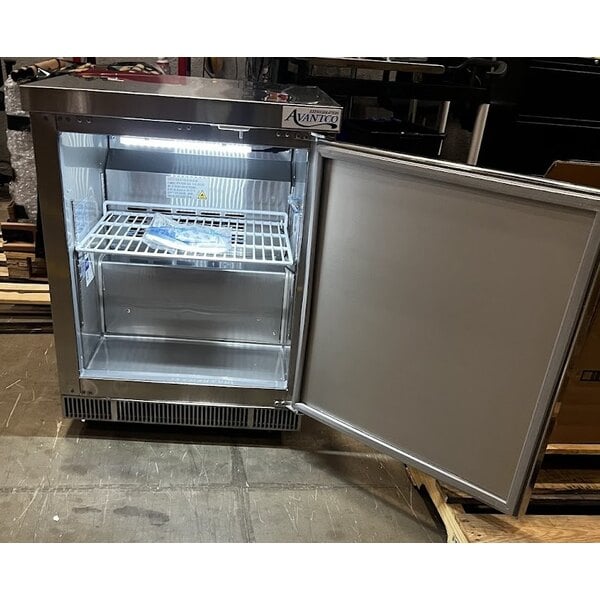 Scratch and Dent Avantco ZUC-27R-HC 27" Front Breathing Undercounter Refrigerator