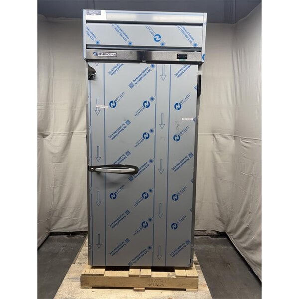 Scratch and Dent Beverage-Air HR1WHC-1S Horizon Series 35" Top Mounted Solid Wide Reach-In Refrigerator