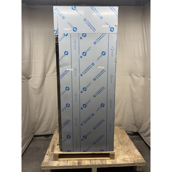Scratch and Dent Beverage-Air HR1WHC-1S Horizon Series 35" Top Mounted Solid Wide Reach-In Refrigerator