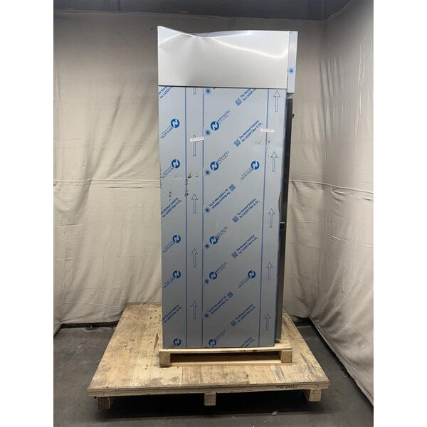 Scratch and Dent Beverage-Air HR1WHC-1S Horizon Series 35" Top Mounted Solid Wide Reach-In Refrigerator