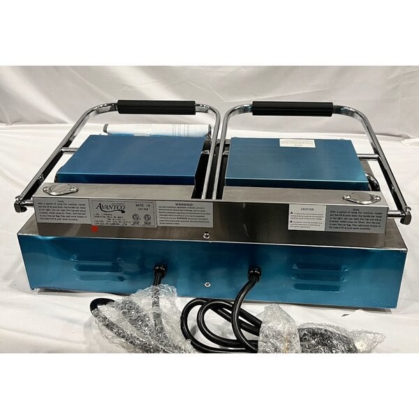 Scratch and Dent Avantco PG400S Commercial Dual Panini Sandwich Grill with Smooth Plates and 19 5/8" x 9 1/8" Cooking Surface - 120V, 3500W