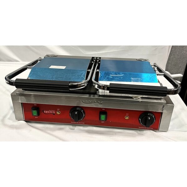 Scratch and Dent Avantco PG400S Commercial Dual Panini Sandwich Grill with Smooth Plates and 19 5/8" x 9 1/8" Cooking Surface - 120V, 3500W