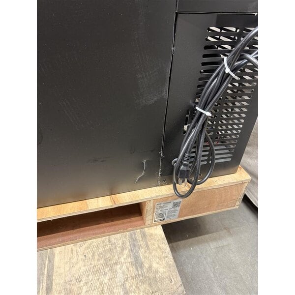 Scratch and Dent Avantco Black Kegerator / Beer Dispenser with 2 Quadruple Tap Towers (3) 1/2 Keg Capacity