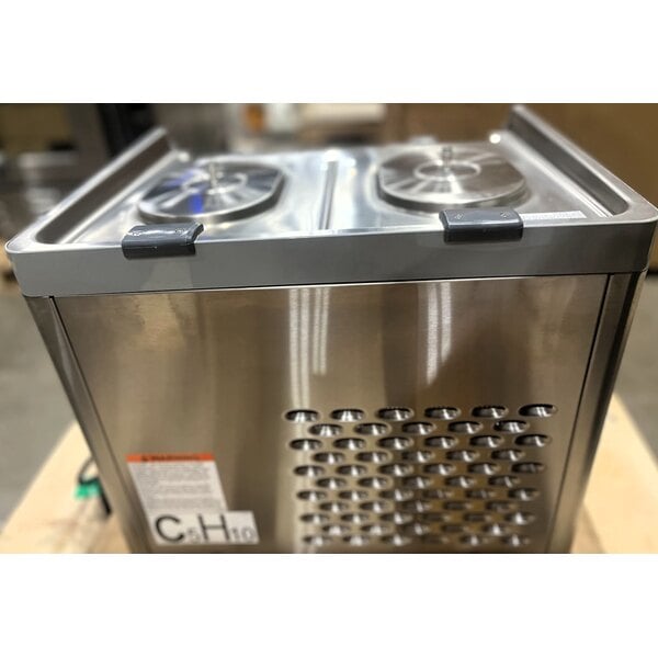 Scratch and Dent Crathco SR-25-16 Classic Pro Bubbler Double 4.75 Gallon Bowl Refrigerated Beverage Dispenser - 120V