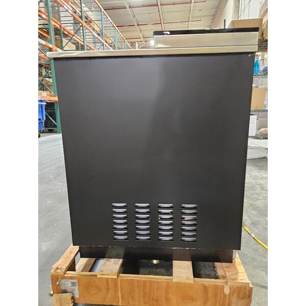 Scratch and Dent Avantco GF36-HC 36" Black Glass Froster / Plate Chiller - 115V