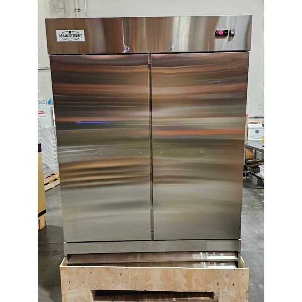 Scratch and Dent MainStreet Equipment BMR-49-R 54" Solid Door Reach-In Refrigerator