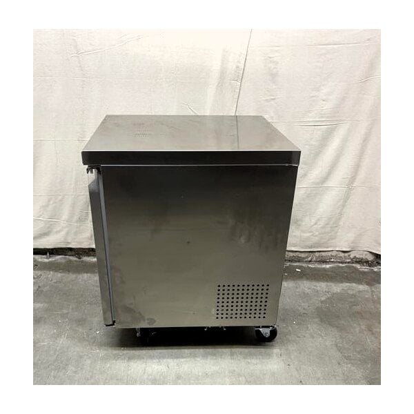 Scratch and Dent Avantco SS-UC-27R-HC 27" Undercounter Refrigerator