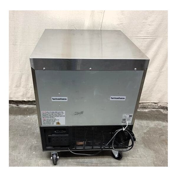 Scratch and Dent Avantco SS-UC-27R-HC 27" Undercounter Refrigerator