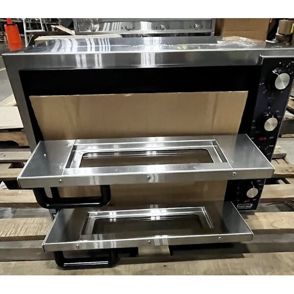 Scratch and Dent Waring WPO350 Countertop Double Pizza / Snack Oven - 240V, 3500W