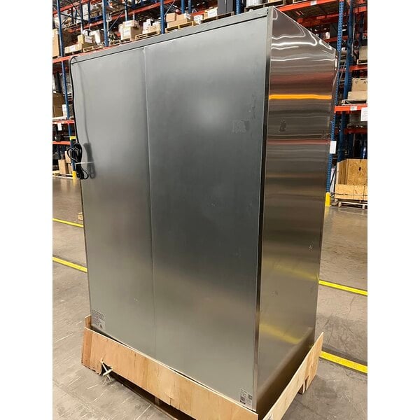 Scratch and Dent Avantco Z2-R-HC 54" Solid Door Stainless Steel Reach-In Refrigerator