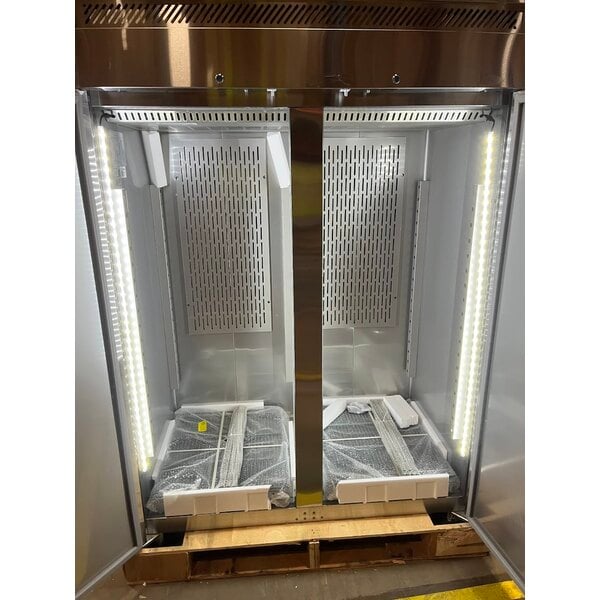 Scratch and Dent Avantco Z2-R-HC 54" Solid Door Stainless Steel Reach-In Refrigerator