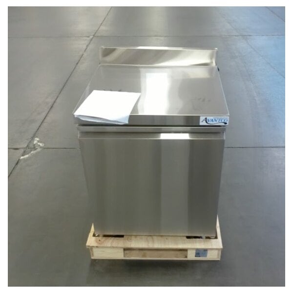 Scratch and Dent Avantco SS-WT-27R-HC 27" Worktop Refrigerator with 3 1/2" Backsplash
