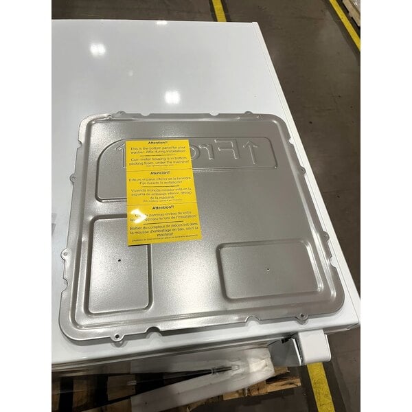 Scratch and Dent Crossover 3.5 cu. ft. 27" Front Load Electric Commercial Washer - Free Use WHLFP817C2OPL