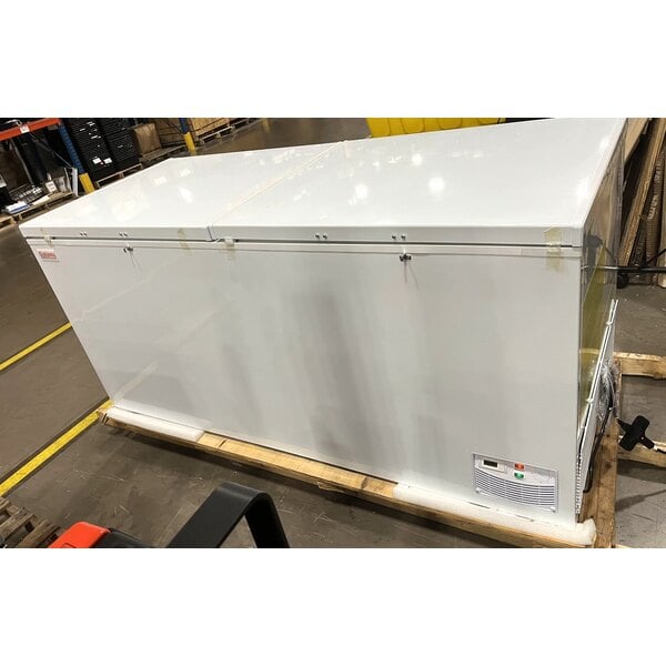 Scratch and Dent Galaxy CF30HC Commercial Chest Freezer - 30 cu. ft.