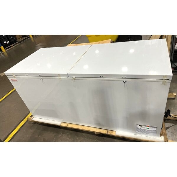 Scratch and Dent Galaxy CF30HC Commercial Chest Freezer - 30 cu. ft.