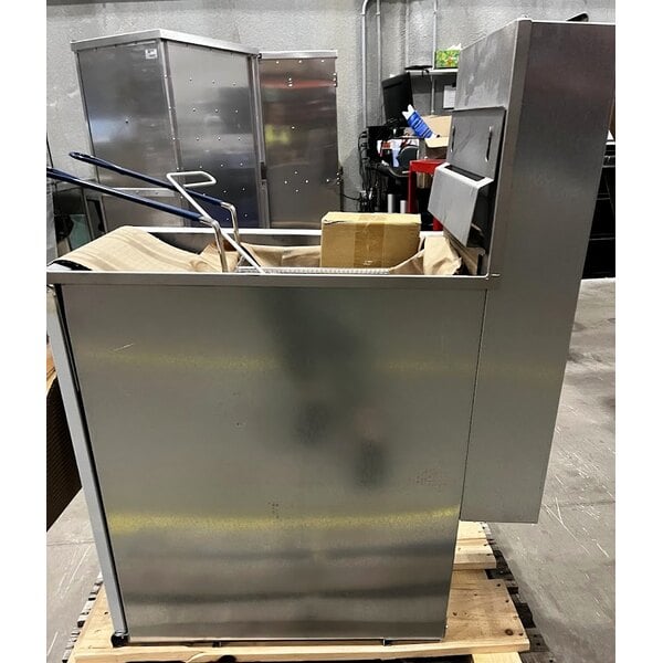 Scratch and Dent Pitco® 35C+S Liquid Propane 35-40 lb. Stainless Steel Floor Fryer