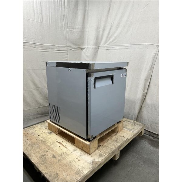 Scratch and Dent Avantco AU-27R 27" Undercounter Refrigerator
