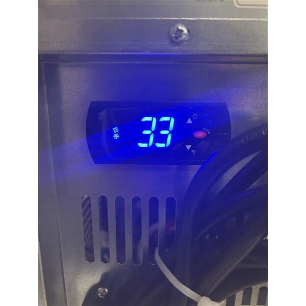 Scratch and Dent Avantco AU-27R 27" Undercounter Refrigerator