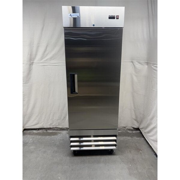 Scratch and Dent Avantco A-19F-HC 29" Solid Door Reach-In Freezer
