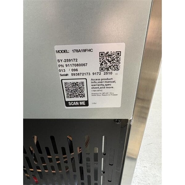 Scratch and Dent Avantco A-19F-HC 29" Solid Door Reach-In Freezer
