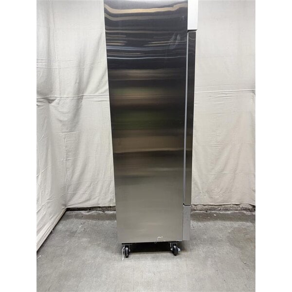 Scratch and Dent Avantco A-19F-HC 29" Solid Door Reach-In Freezer