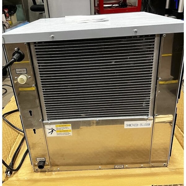 Scratch and Dent Avantco Ice MC-F-422-A 22" Air Cooled Modular Full Cube Ice Machine - 399 lb.
