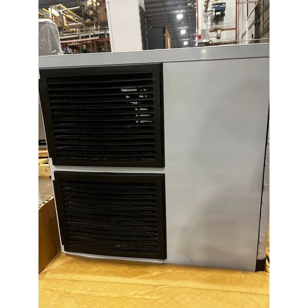 Scratch and Dent Avantco Ice MC-F-422-A 22" Air Cooled Modular Full Cube Ice Machine - 399 lb.