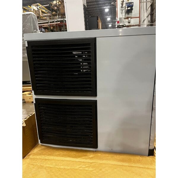 Scratch and Dent Avantco Ice MC-F-422-A 22" Air Cooled Modular Full Cube Ice Machine - 399 lb.