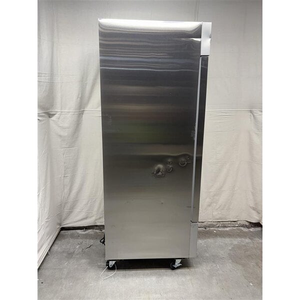 Scratch and Dent Avantco A-23F-HC 29" Solid Door Reach-In Freezer