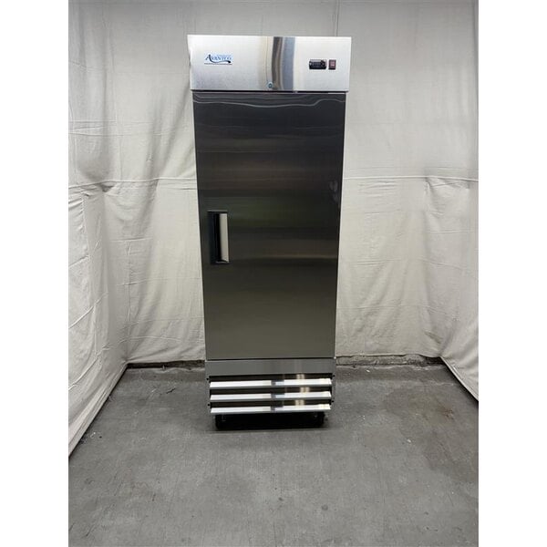 Scratch and Dent Avantco A-23F-HC 29" Solid Door Reach-In Freezer