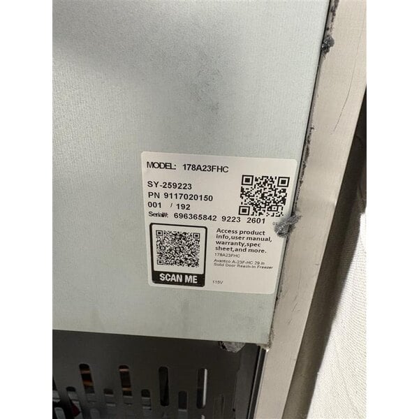 Scratch and Dent Avantco A-23F-HC 29" Solid Door Reach-In Freezer