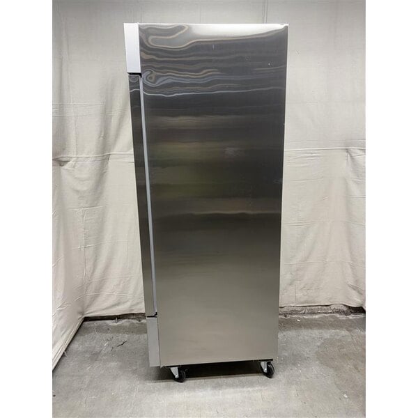 Scratch and Dent Avantco A-23F-HC 29" Solid Door Reach-In Freezer