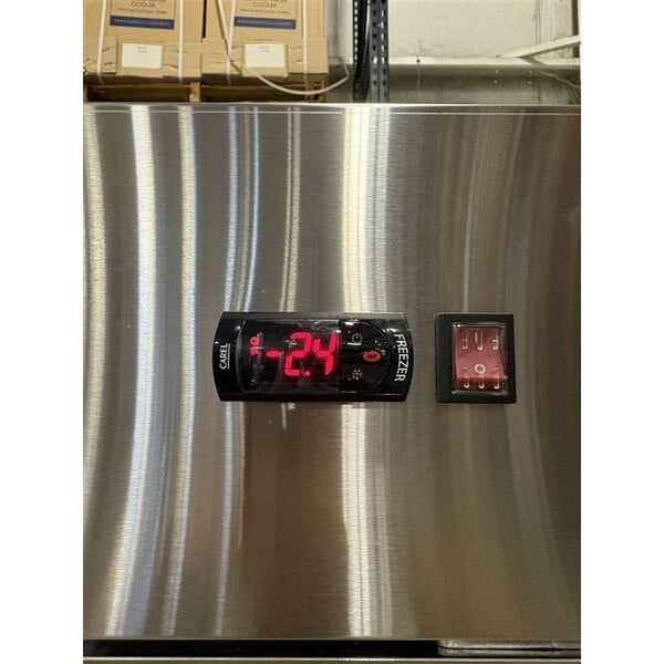 Scratch and Dent Avantco A-23F-HC 29" Solid Door Reach-In Freezer