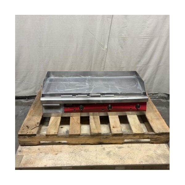 Scratch and Dent Avantco EG36N 36" Electric Countertop Griddle - 208/240V, 7488W-10080W