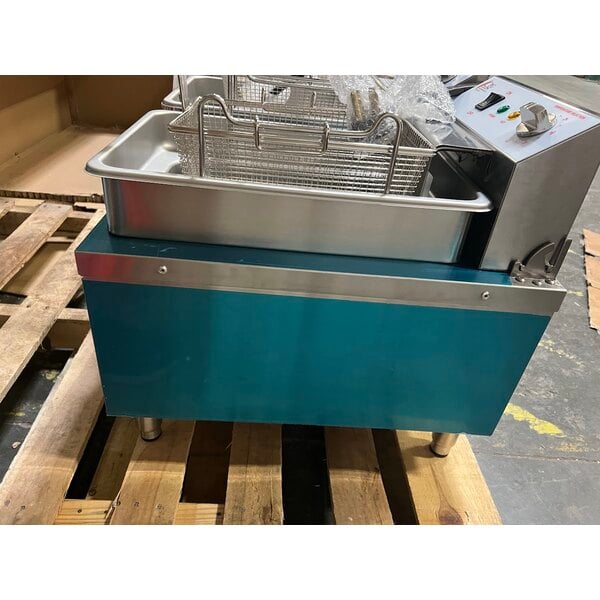 Scratch and Dent Cooking Performance Group EF302 30 lb. Dual Tank Heavy-Duty Electric Countertop Fryer - 208/240V, 8400/11,000W