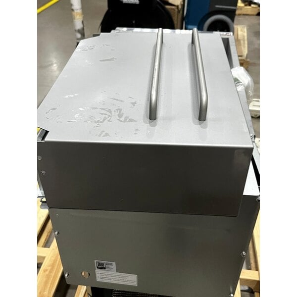 Scratch and Dent Avantco FF40 Liquid Propane 40 lb. Stainless Steel Floor Fryer - 90,000 BTU