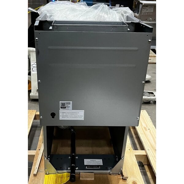 Scratch and Dent Avantco FF40 Liquid Propane 40 lb. Stainless Steel Floor Fryer - 90,000 BTU